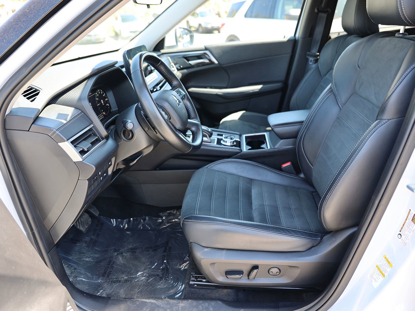 Used 2024 Mitsubishi Outlander 4WD Plug-In Hybrid image 19