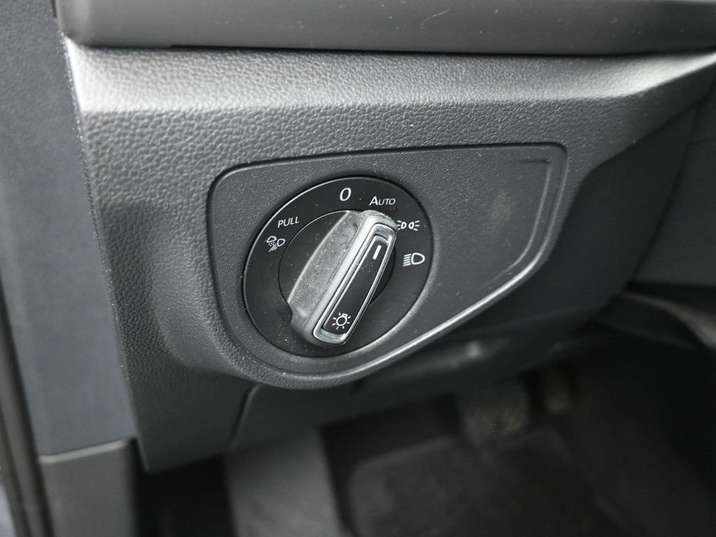 Used 2020 Volkswagen Atlas Cross Sport SEL image 19