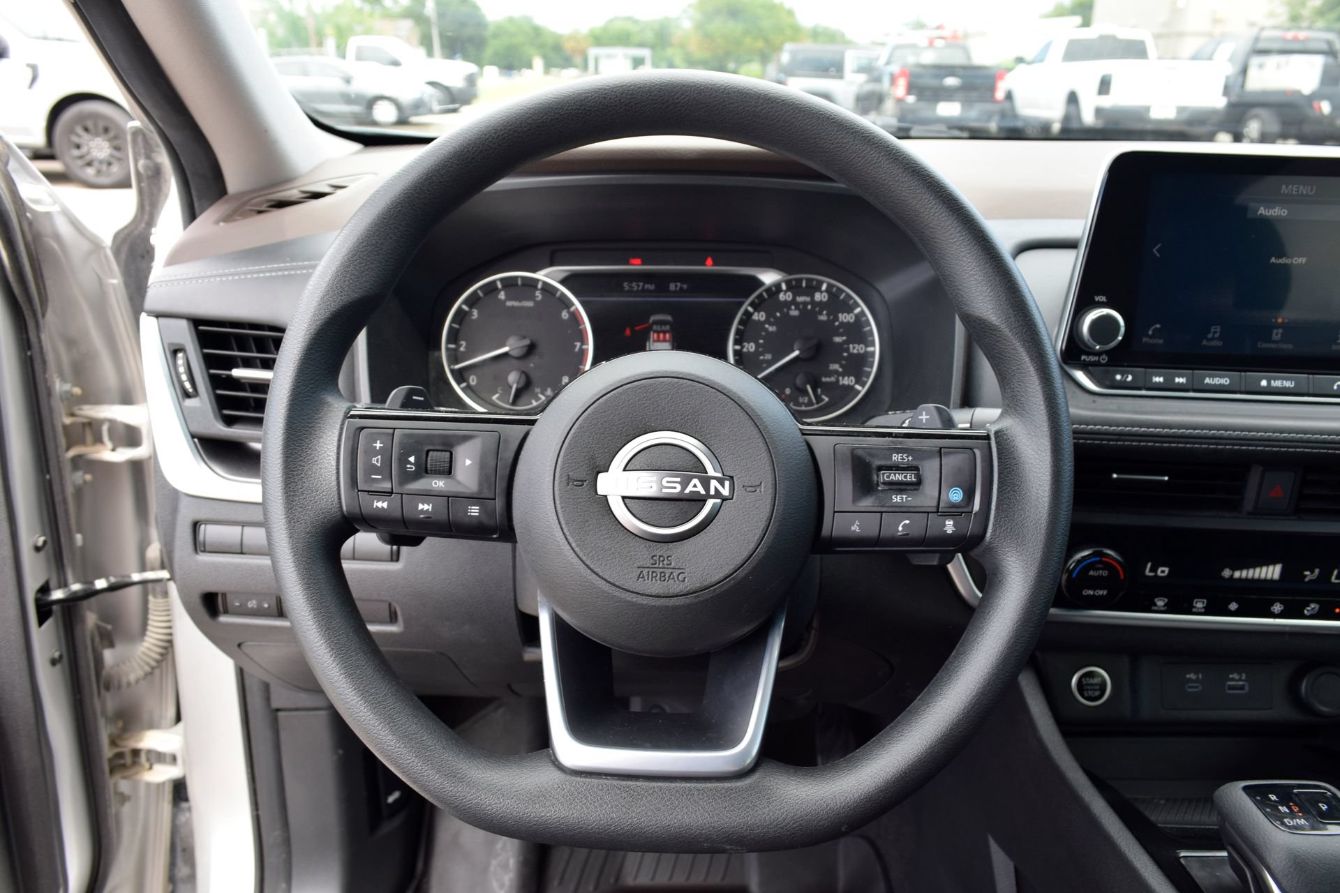 Used 2023 Nissan Rogue SV FWD image 6