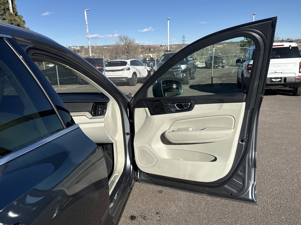 Used 2019 Volvo XC60 T5 Inscription image 26