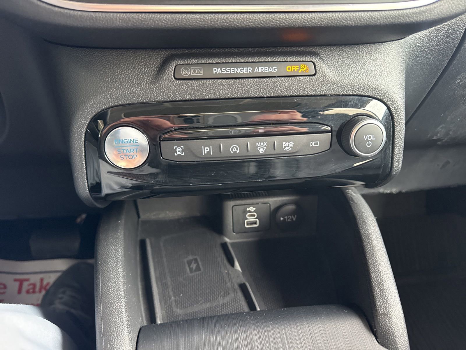 Certified 2024 Ford Escape Platinum w/ Premium Technology Package image 35