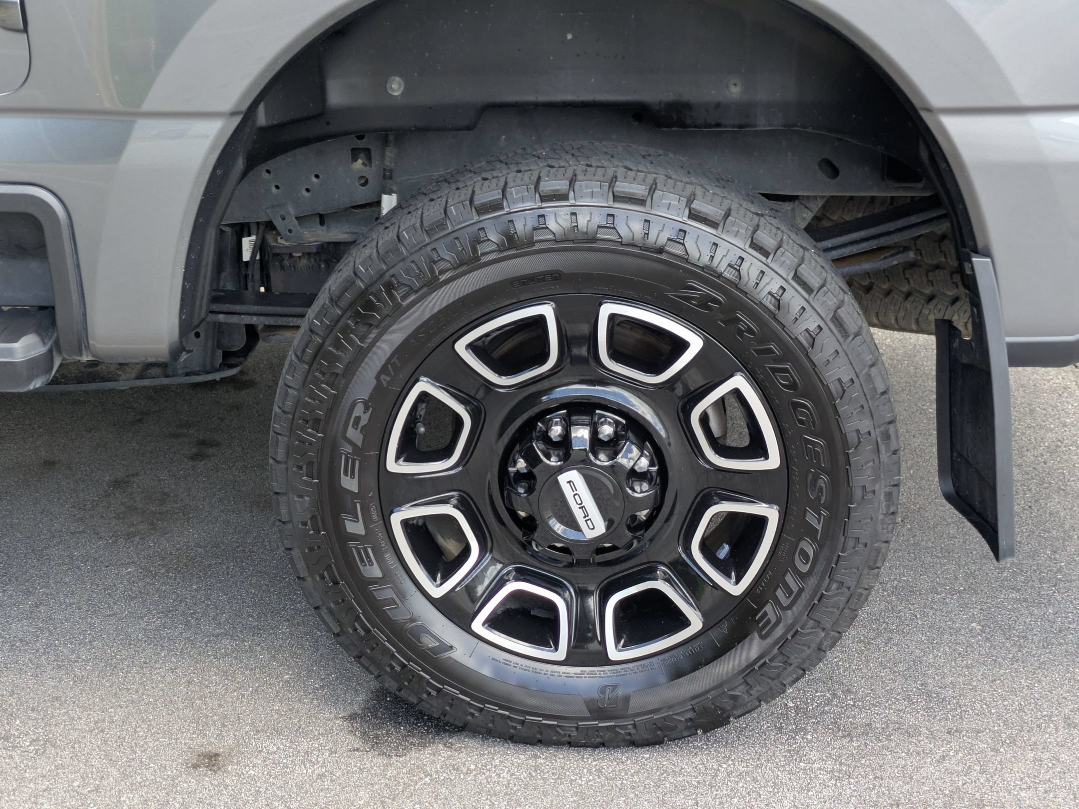 Certified 2024 Ford F250 Platinum w/ FX4 Off-Road Package AWD/4WD image 8