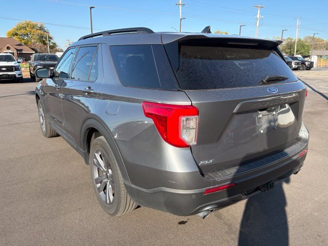 Certified 2023 Ford Explorer XLT w/ Equipment Group 202A AWD/4WD image 3
