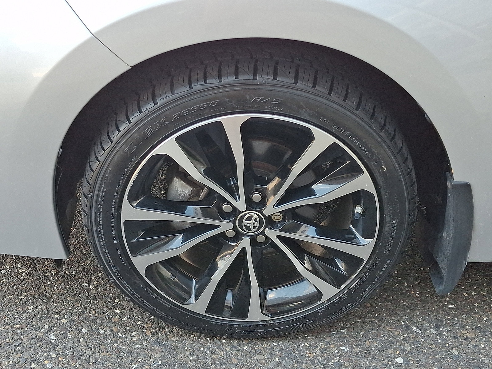 Used 2019 Toyota Corolla SE w/ SE Premium Package FWD image 10