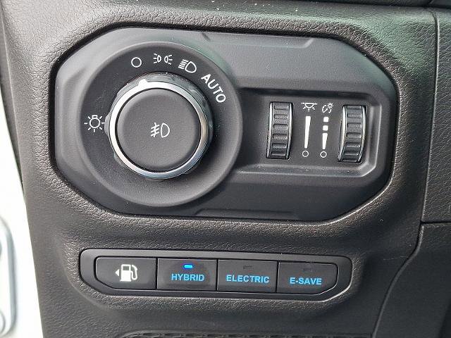 Used 2022 Jeep Wrangler Unlimited Sahara w/ Cold Weather Group image 26