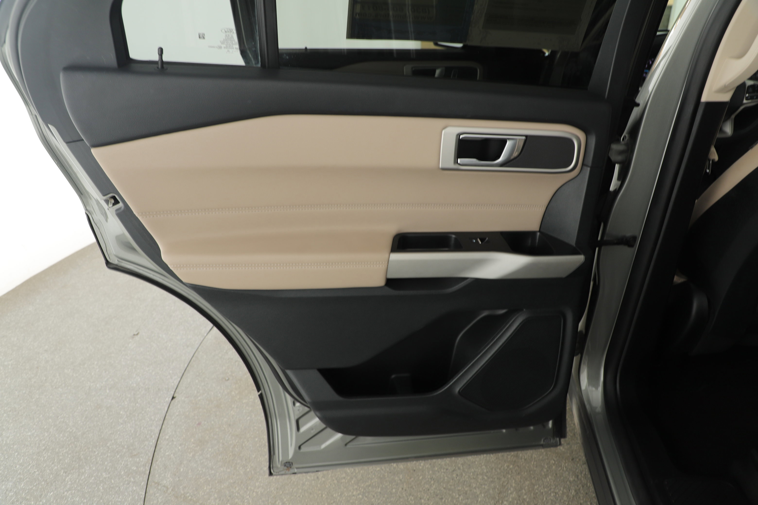 Certified 2020 Ford Explorer XLT w/ Equipment Group 202A image 11