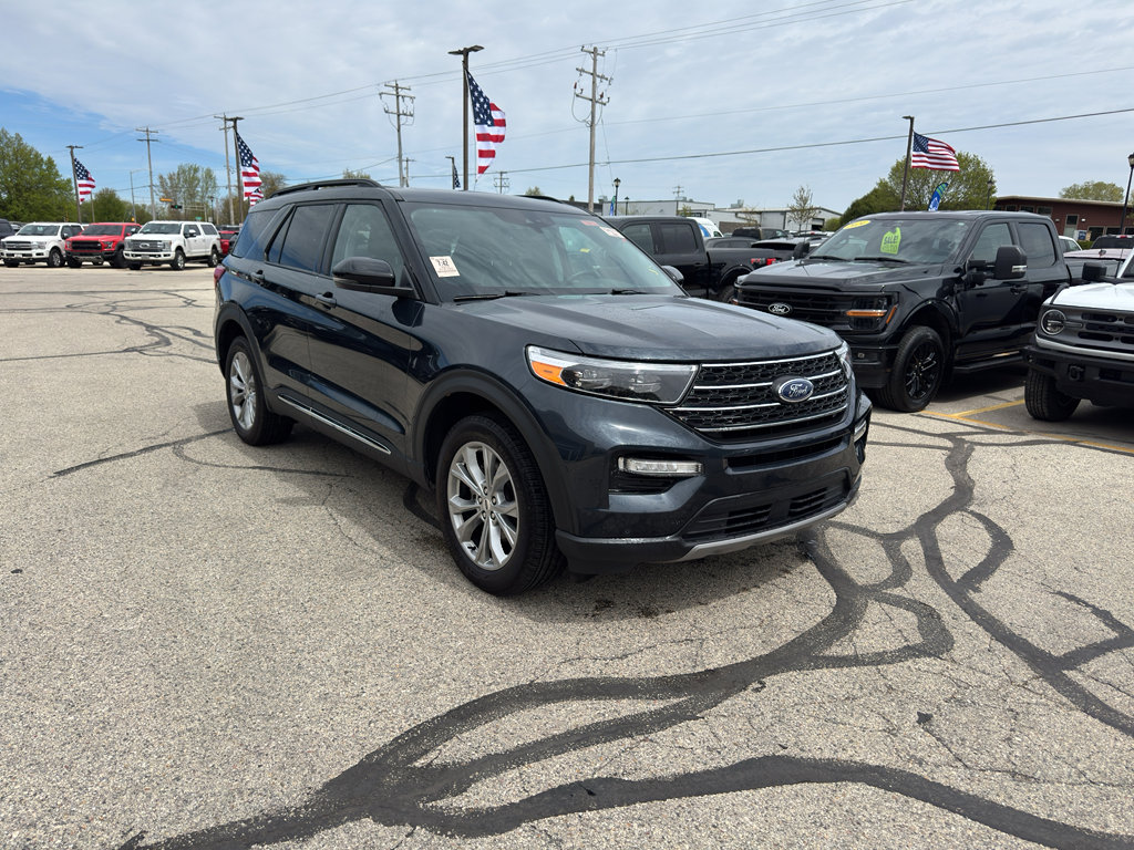 Certified 2024 Ford Explorer XLT w/ Equipment Group 202A AWD/4WD image 3
