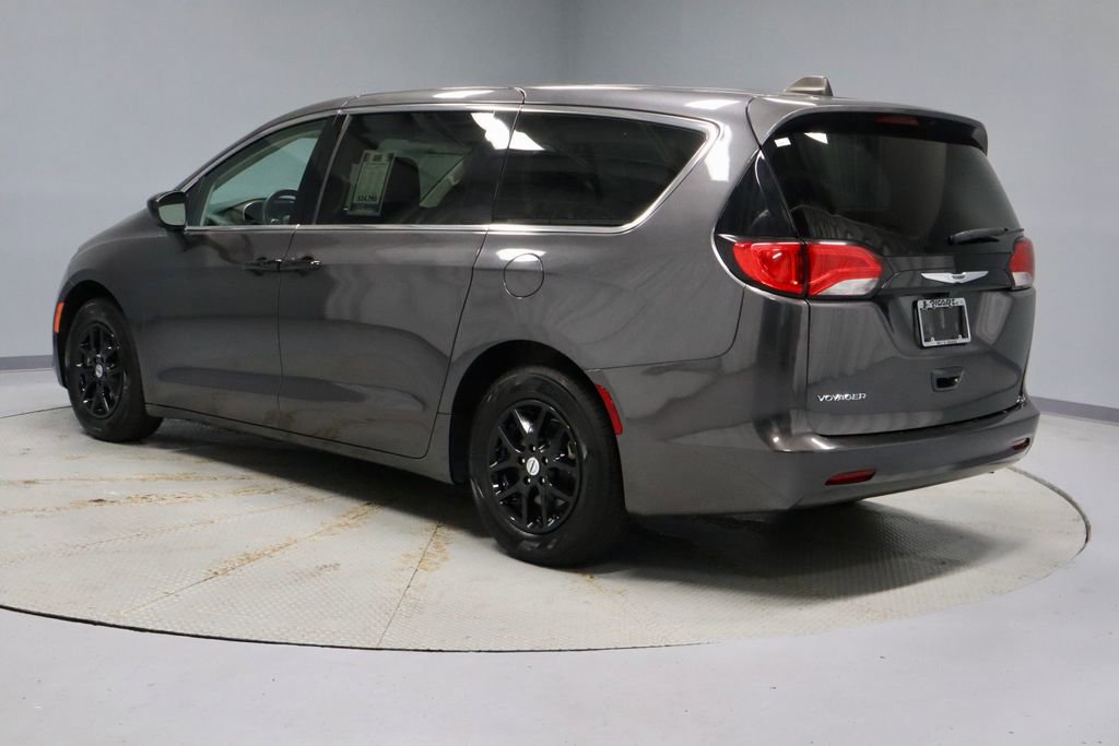 Used 2023 Chrysler Voyager LX FWD image 8