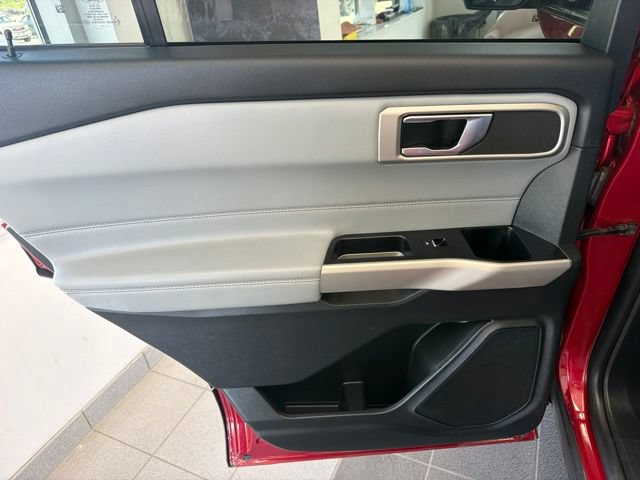 Certified 2021 Ford Explorer XLT w/ Equipment Group 202A AWD/4WD image 17