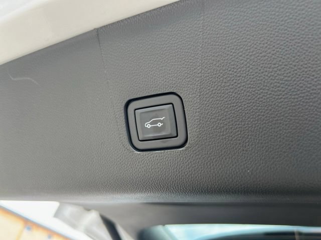 Used 2023 Chevrolet Traverse LT w/ LT Premium Package AWD/4WD image 25