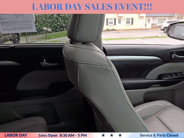 Used 2019 Toyota Highlander XLE AWD/4WD image 13
