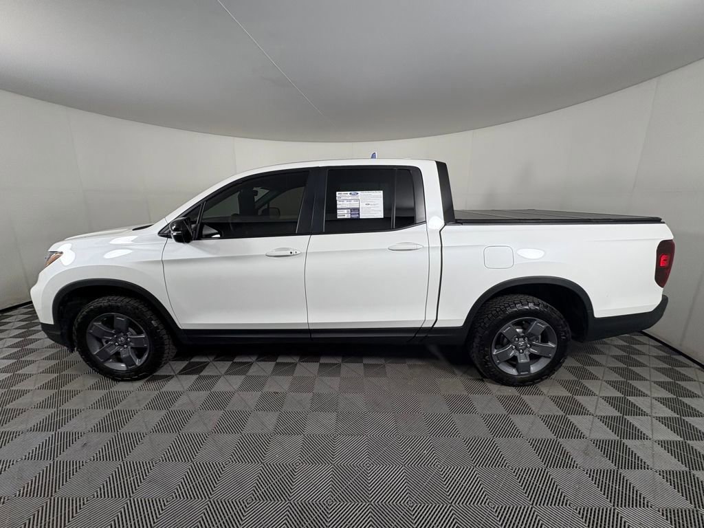 Used 2025 Honda Ridgeline TrailSport image 2