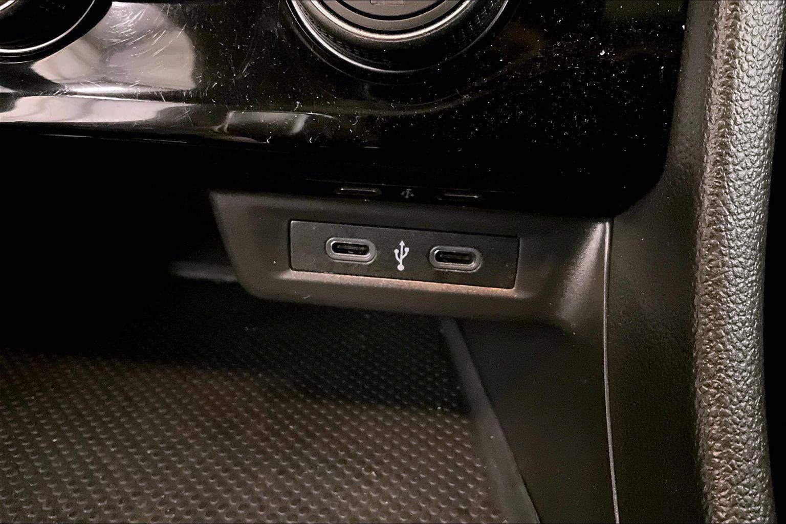 Used 2022 Volkswagen Jetta SE image 31