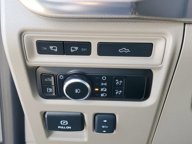 Certified 2024 Ford F150 Platinum w/ Equipment Group 703A Plus AWD/4WD image 18