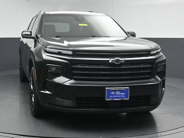 Used 2024 Chevrolet Traverse LT w/ Midnight/Sport Edition AWD/4WD image 2