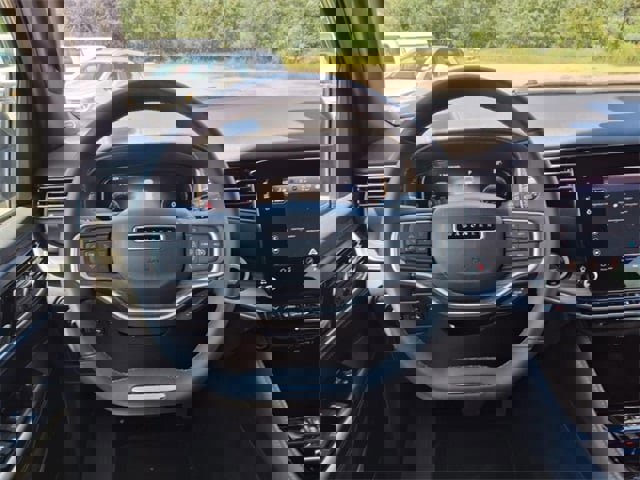 Used 2023 Jeep Wagoneer L Series III w/ Preferred Equipment Group image 17