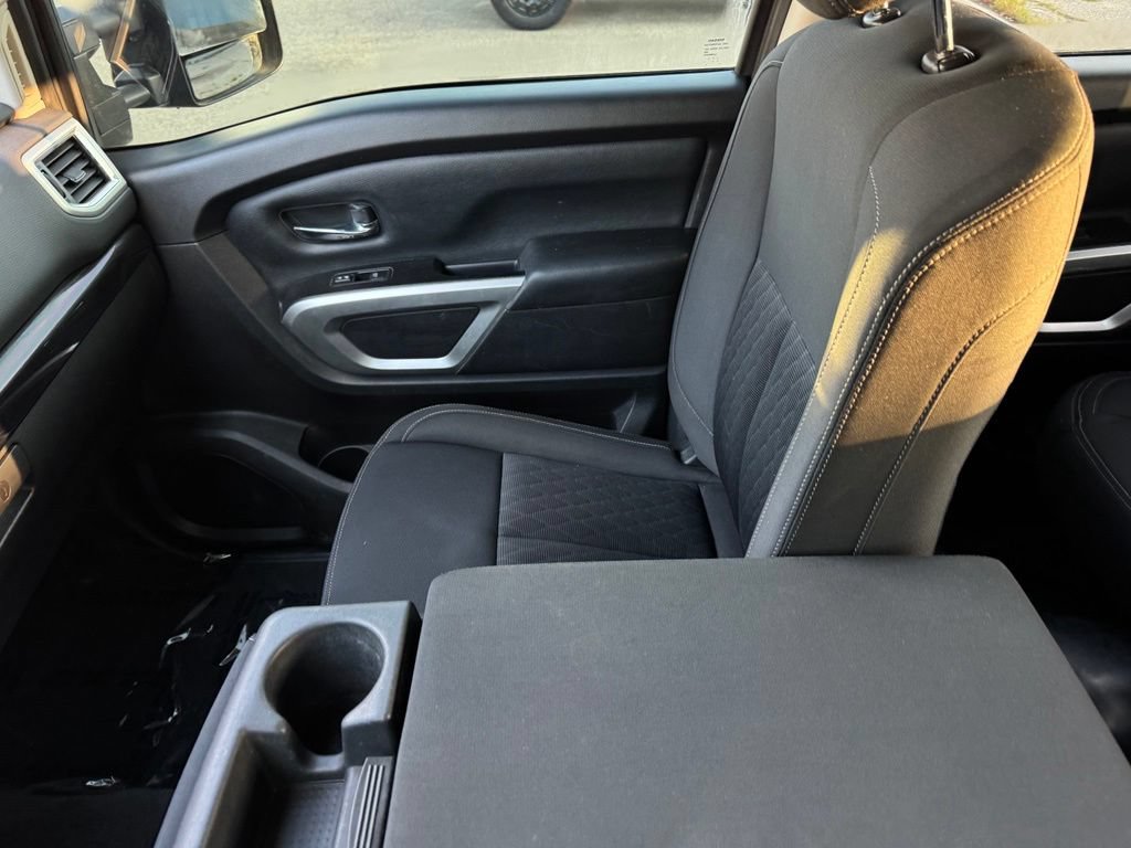 Used 2018 Nissan Titan SV AWD/4WD image 21