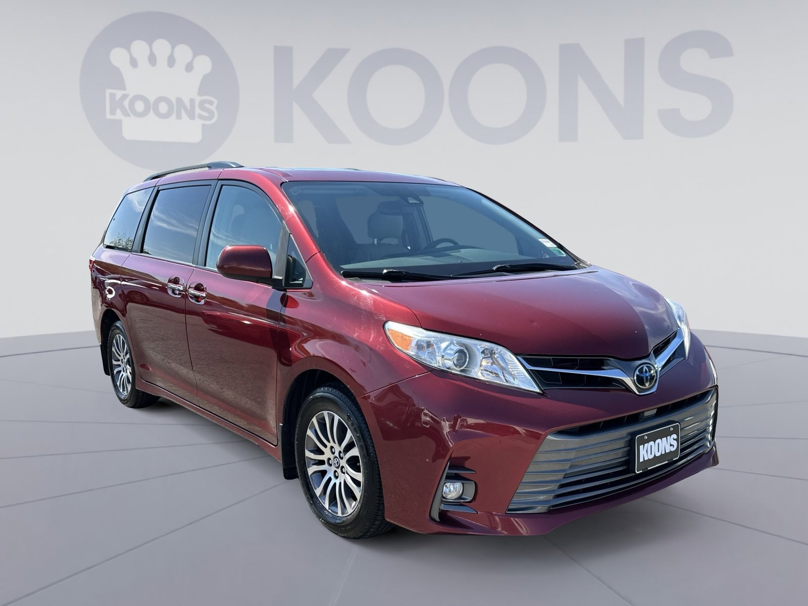 Used 2018 Toyota Sienna XLE w/ XLE Navigation Package FWD image 18