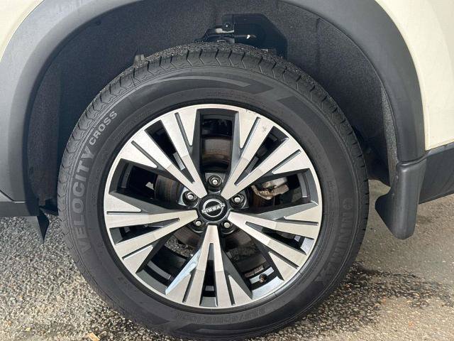 Used 2022 Nissan Rogue SV FWD image 5