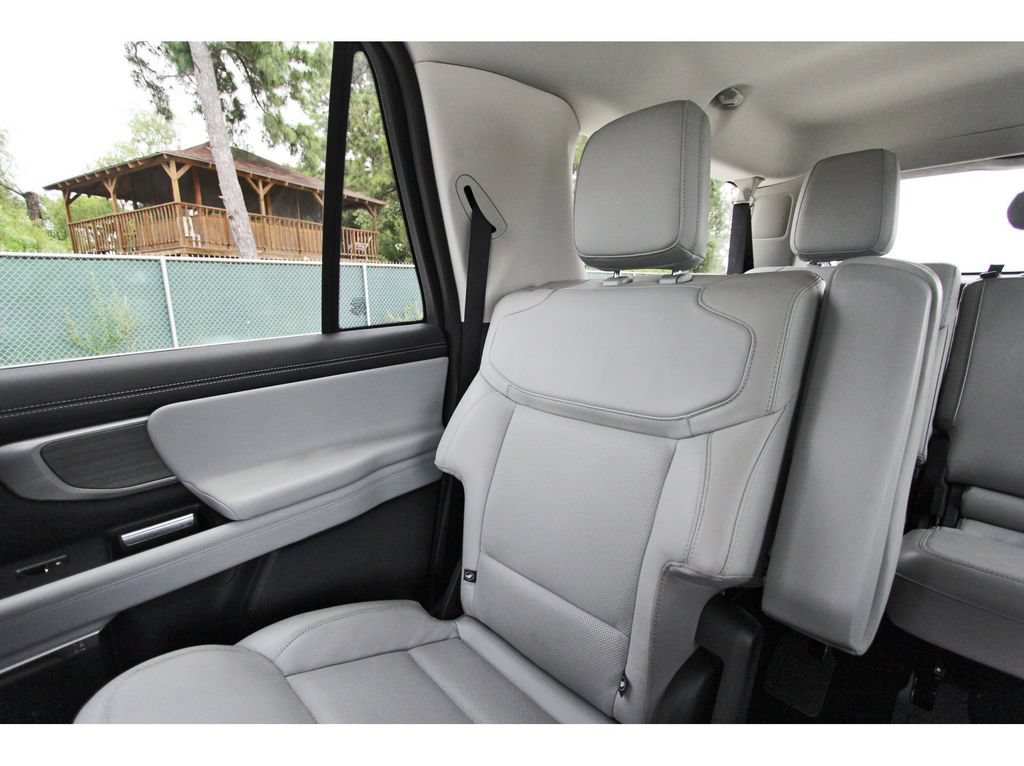 Certified 2025 Ford Expedition Max Platinum w/ Driver's Package AWD/4WD image 14