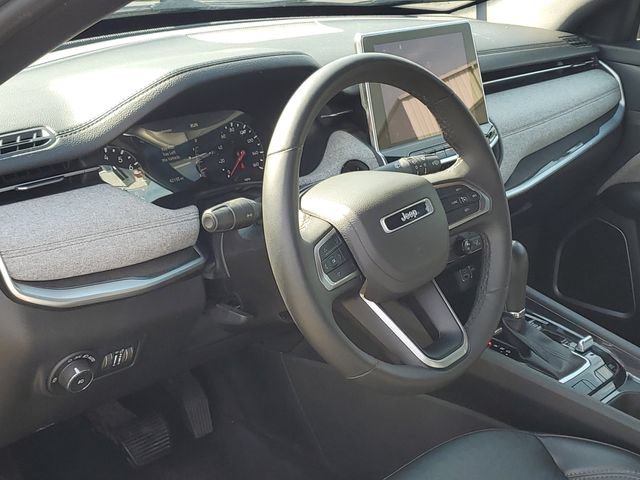 Used 2023 Jeep Compass Latitude AWD/4WD image 7