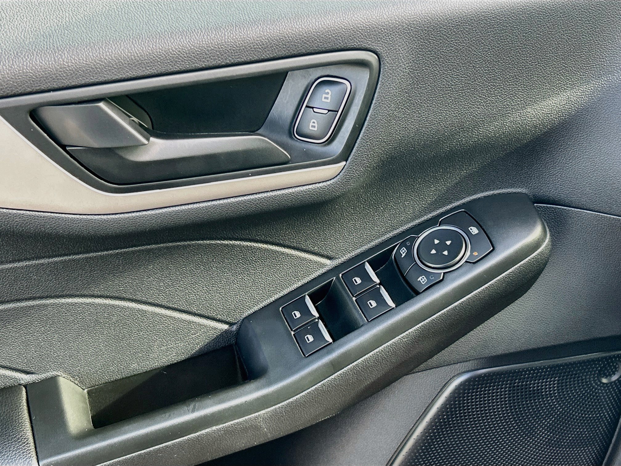Certified 2022 Ford Escape SE w/ SE Sport Appearance Package FWD image 18