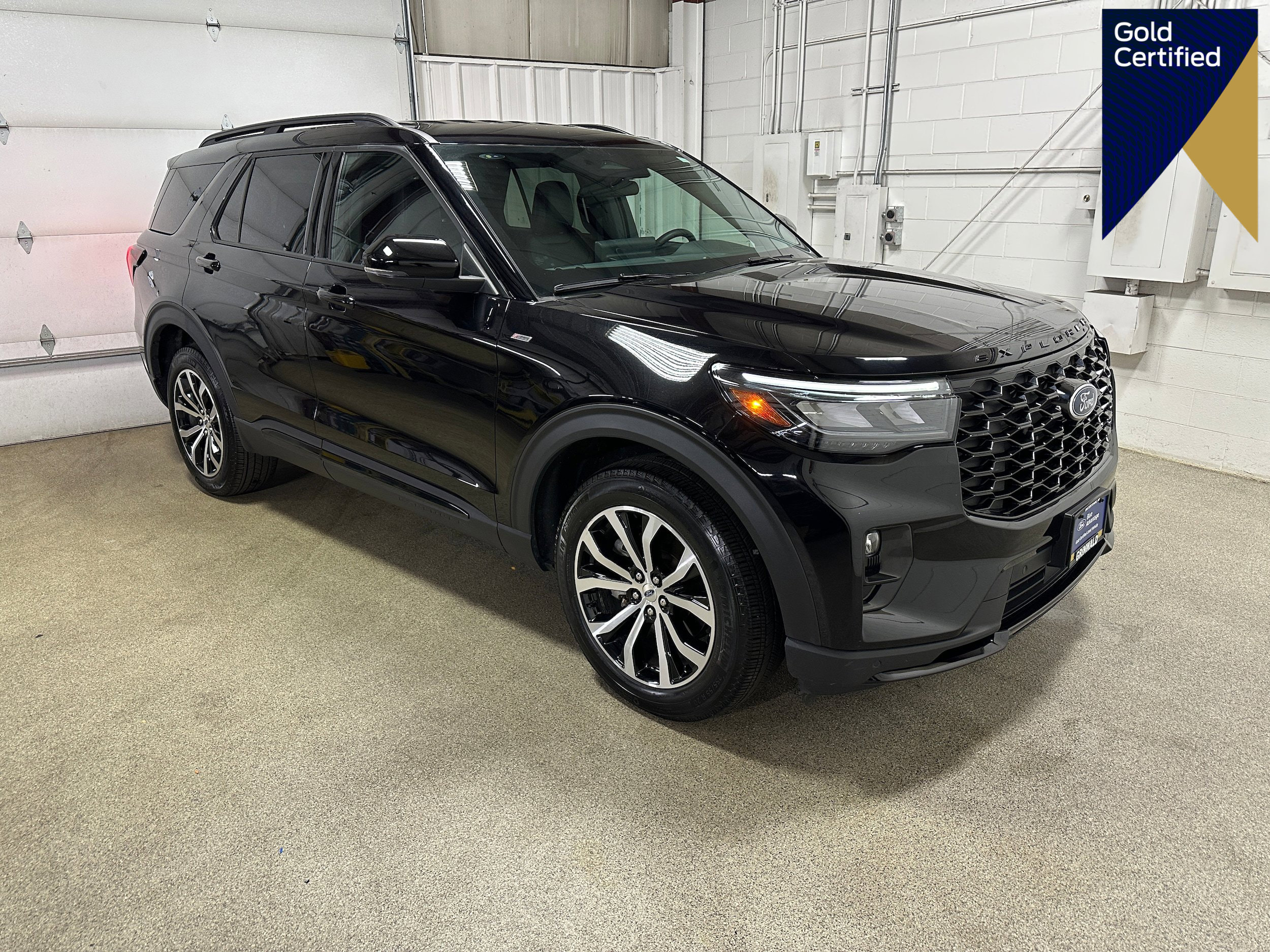 Certified 2025 Ford Explorer ST-Line image 1