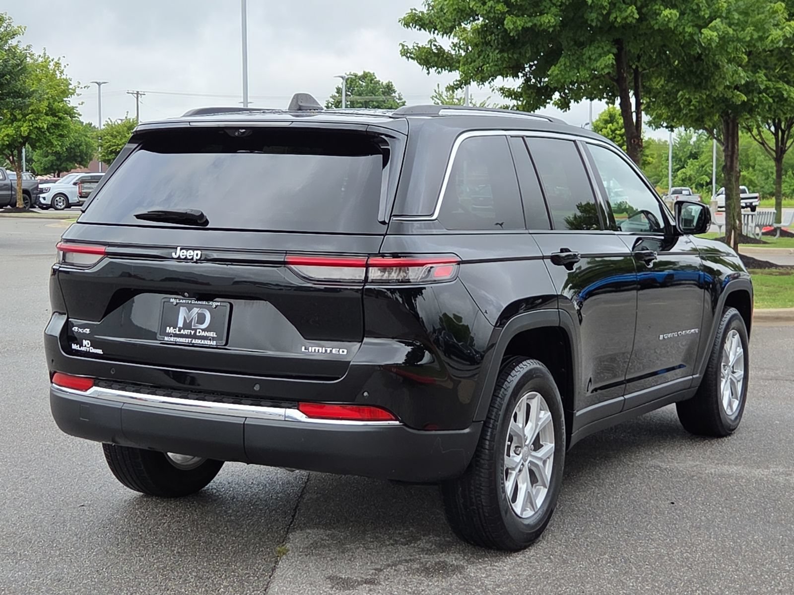 Used 2023 Jeep Grand Cherokee Limited w/ Luxury Tech Group II AWD/4WD image 5
