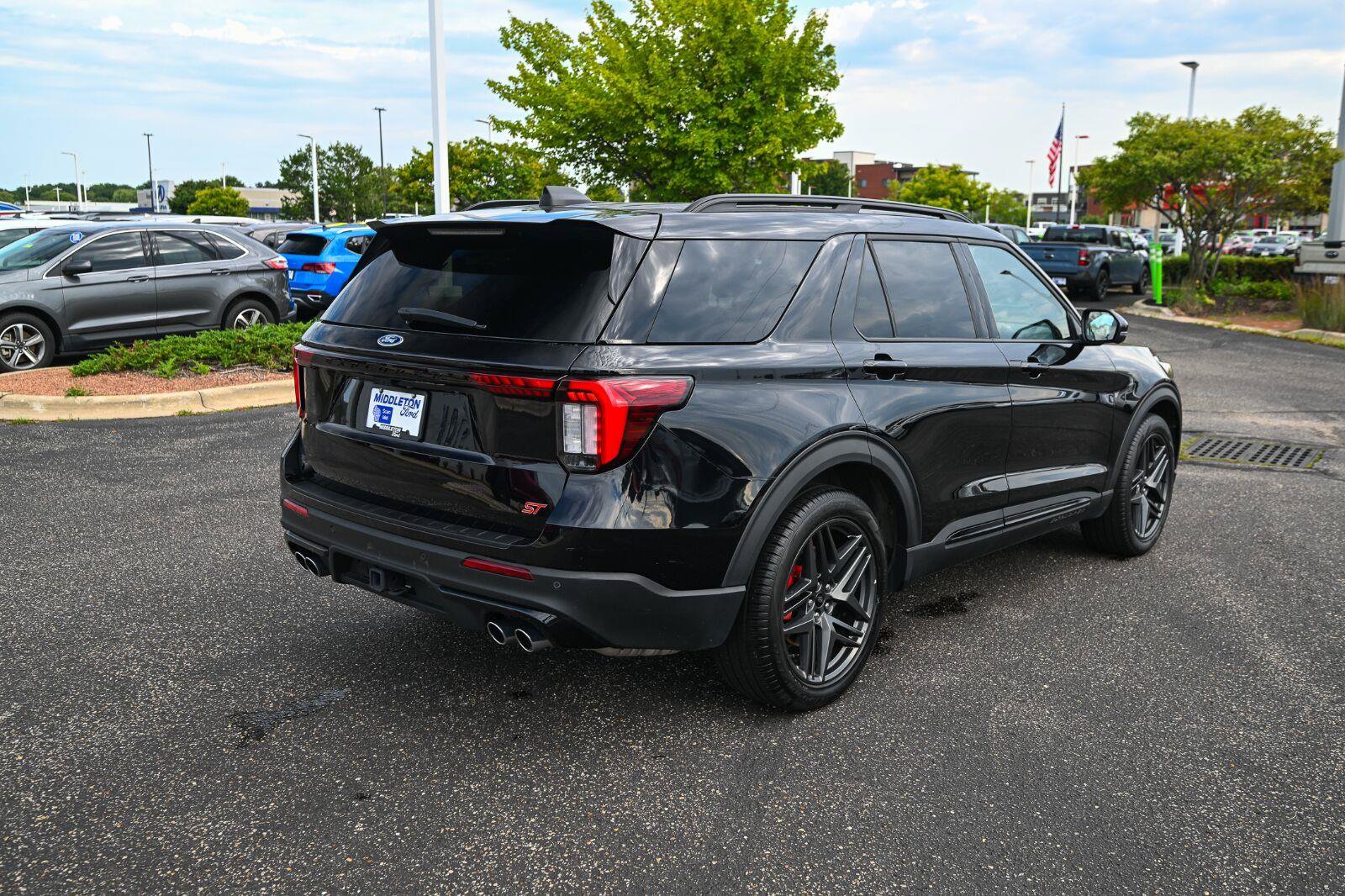 Certified 2025 Ford Explorer ST AWD/4WD image 5