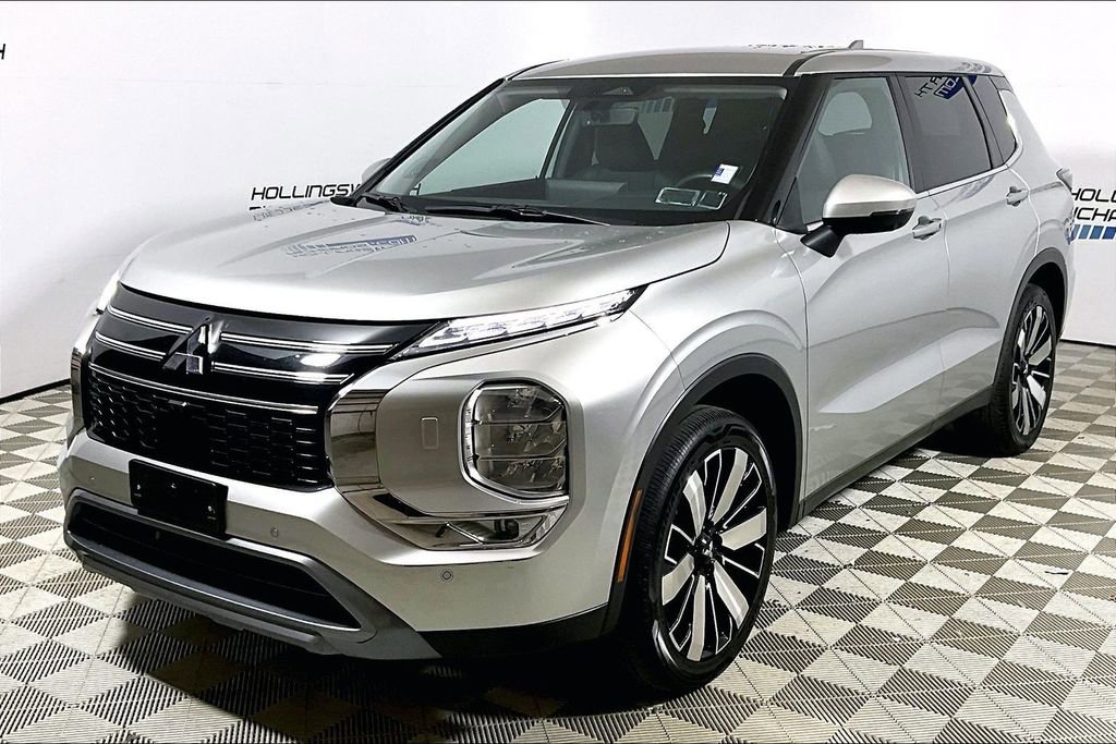 Used 2025 Mitsubishi Outlander SE