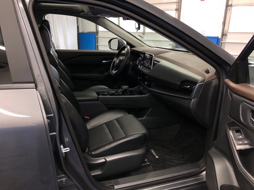 Used 2022 Nissan Rogue SV w/ SV Premium Package image 25