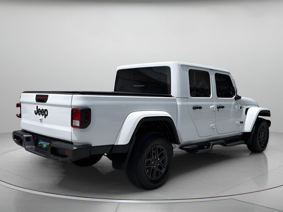 Used 2025 Jeep Gladiator Sport AWD/4WD image 3
