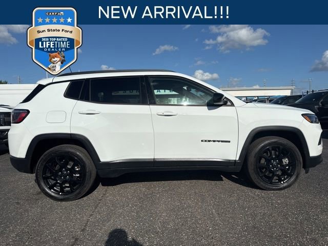 Used 2025 Jeep Compass Latitude w/ Convenience Group image 2