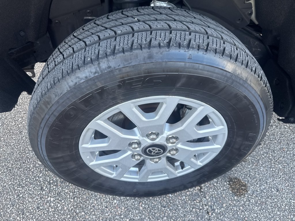 Used 2025 Toyota Tacoma SR5 AWD/4WD image 12