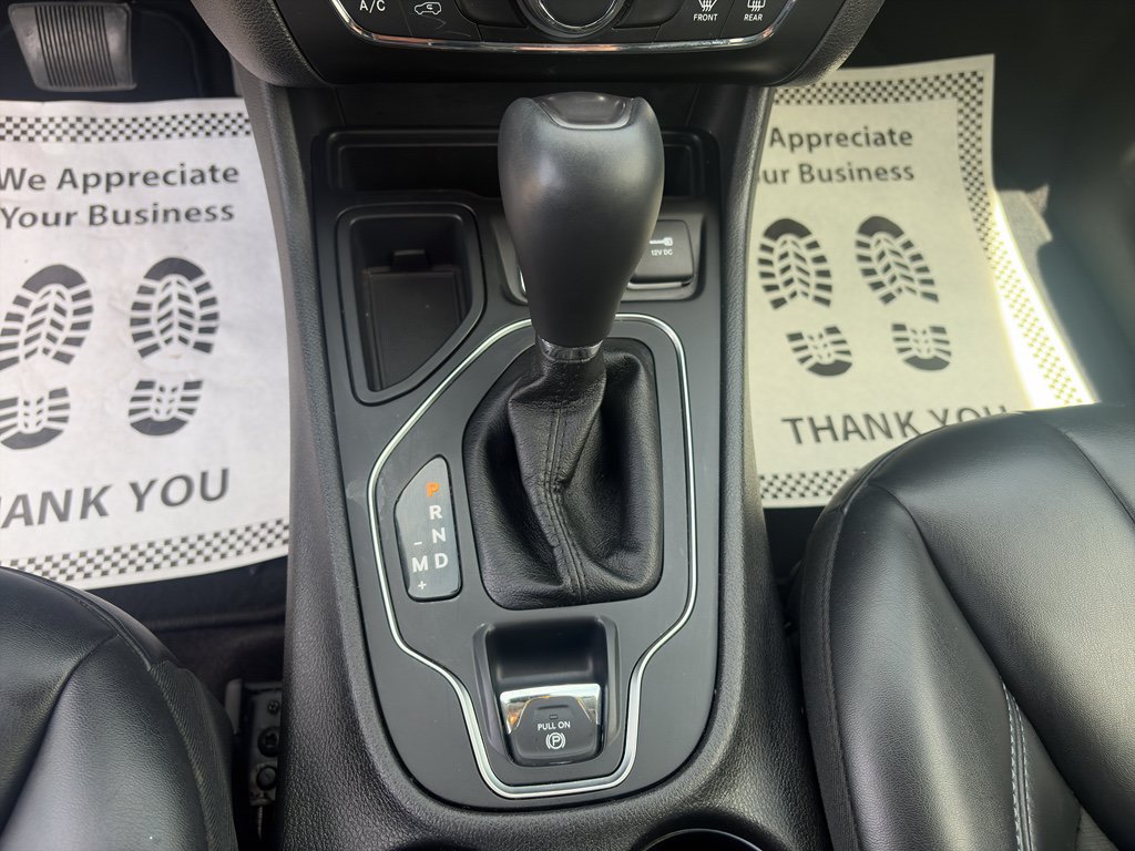 Used 2019 Jeep Cherokee Latitude Plus FWD image 28