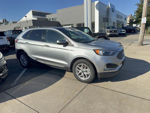Certified 2023 Ford Edge SEL w/ Convenience Package AWD/4WD image 3