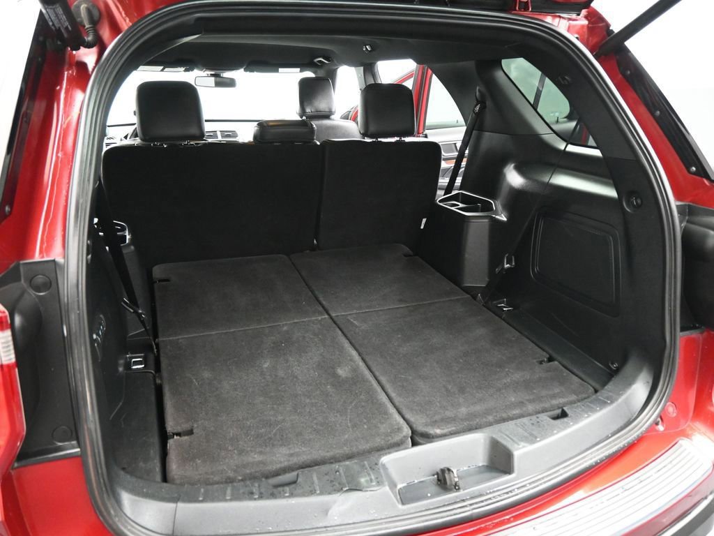 Certified 2018 Ford Explorer Limited w/ Ford Safe & Smart Package image 62