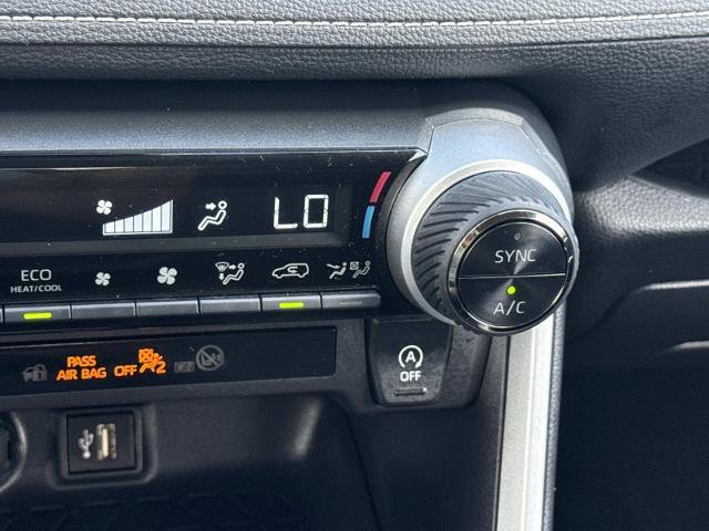 Used 2025 Toyota RAV4 XLE AWD/4WD image 21