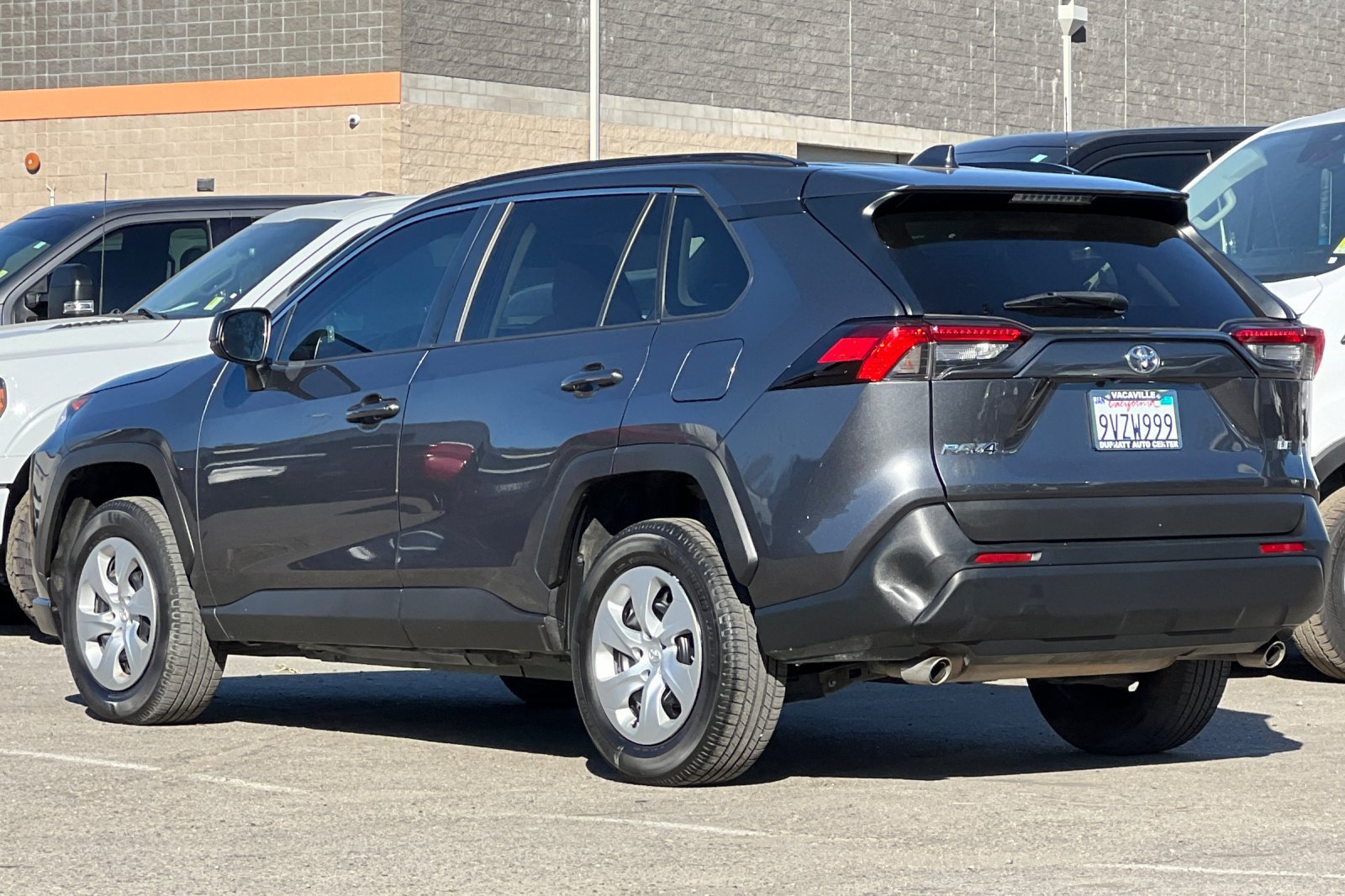 Used 2021 Toyota RAV4 LE FWD image 6