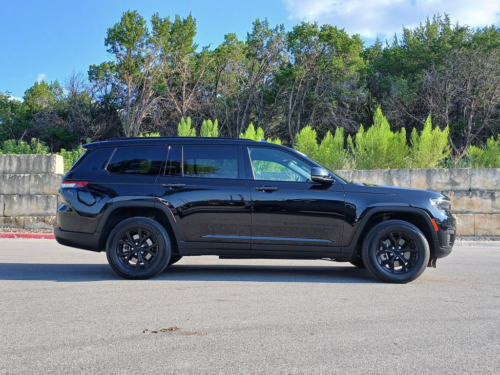 Used 2024 Jeep Grand Cherokee L Laredo RWD image 2