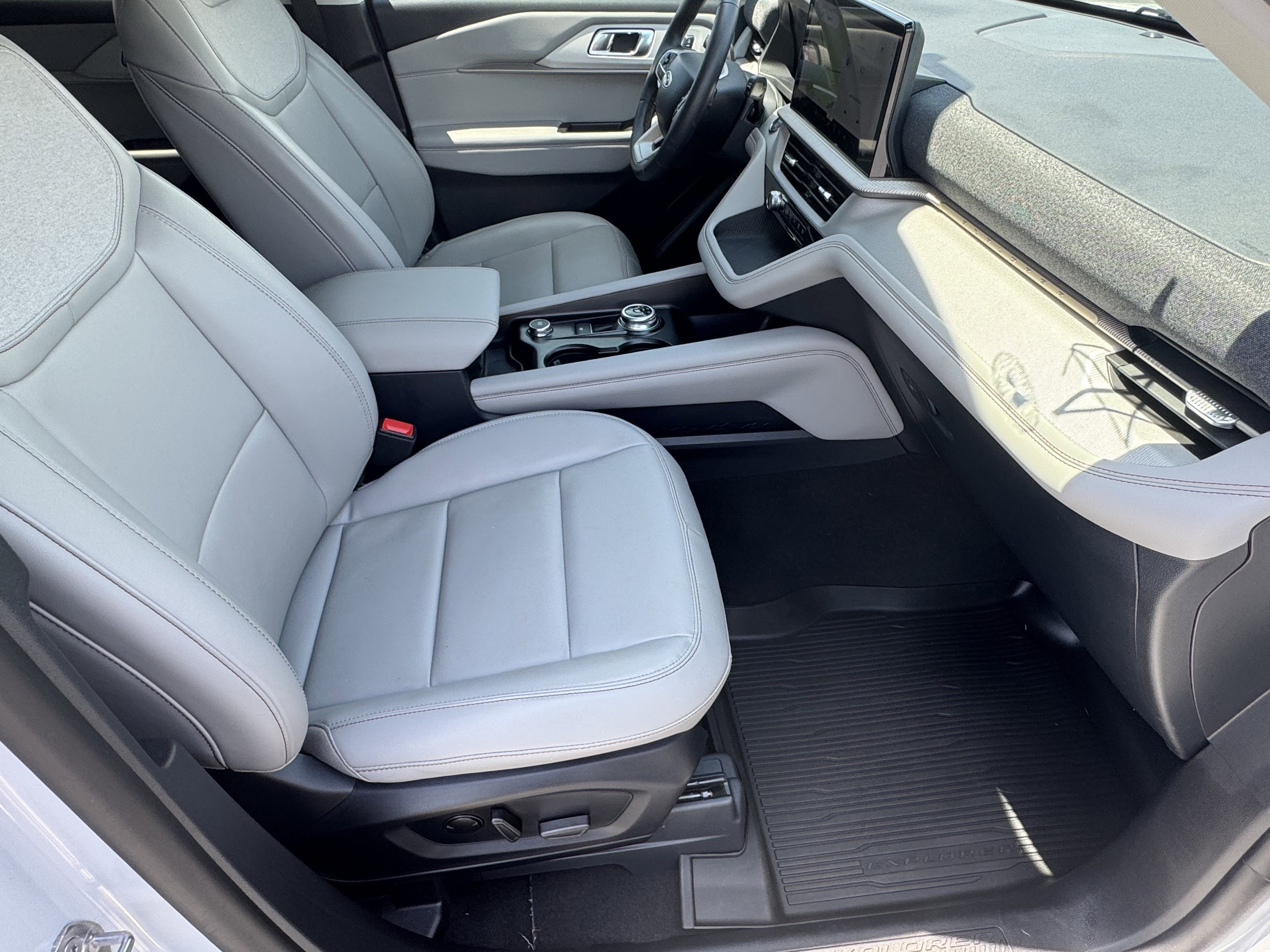 Certified 2026 Ford Explorer Active w/ Active Comfort Package RWD image 15