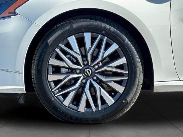 Used 2025 Nissan Altima 2.5 SV FWD image 23