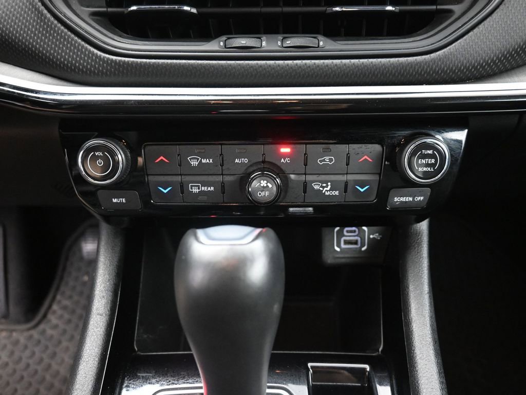 Used 2025 Jeep Compass Trailhawk AWD/4WD image 28