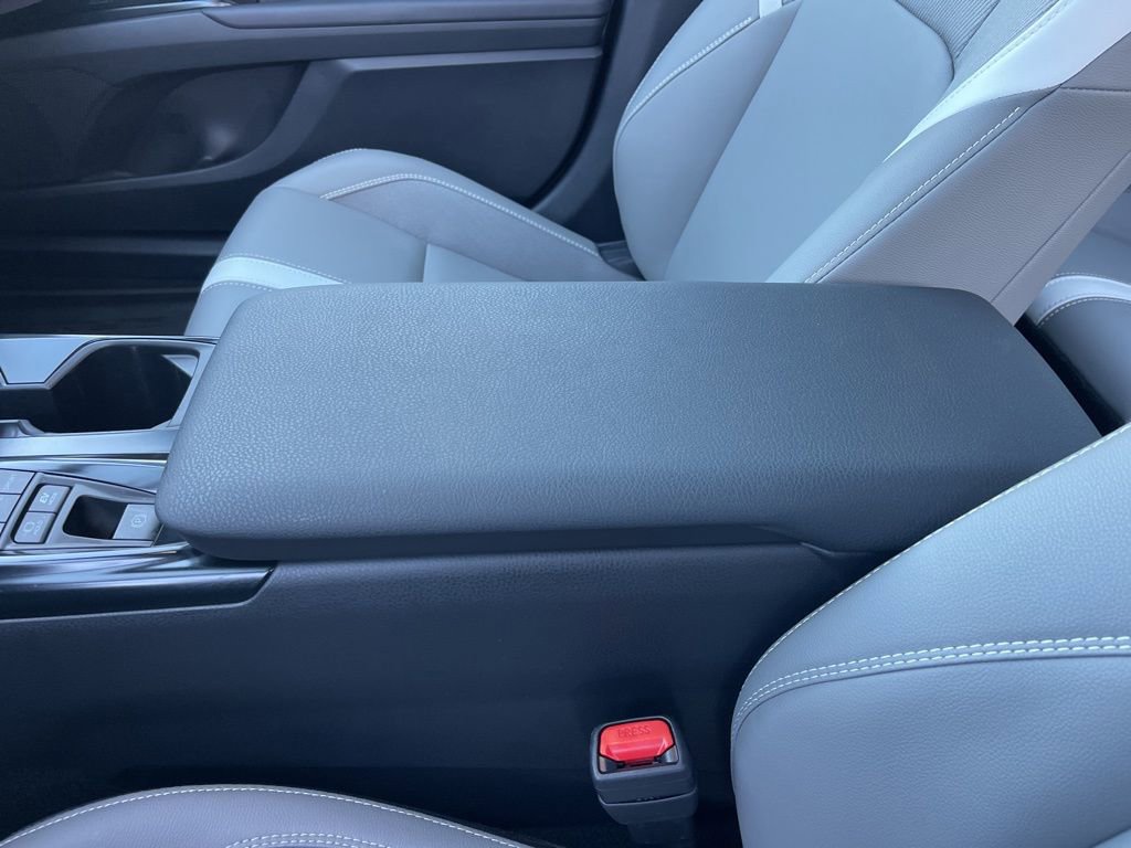 Used 2025 Toyota Camry SE image 14