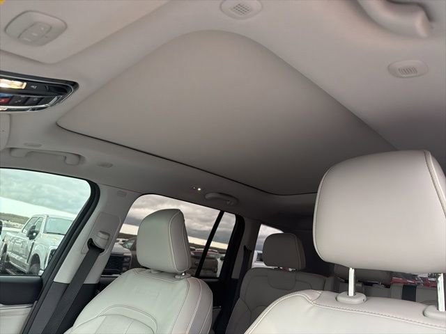 Used 2023 Jeep Grand Cherokee Overland image 12