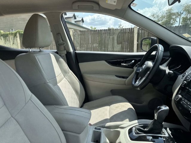 Used 2022 Nissan Rogue Sport SV w/ Technology Package FWD image 12