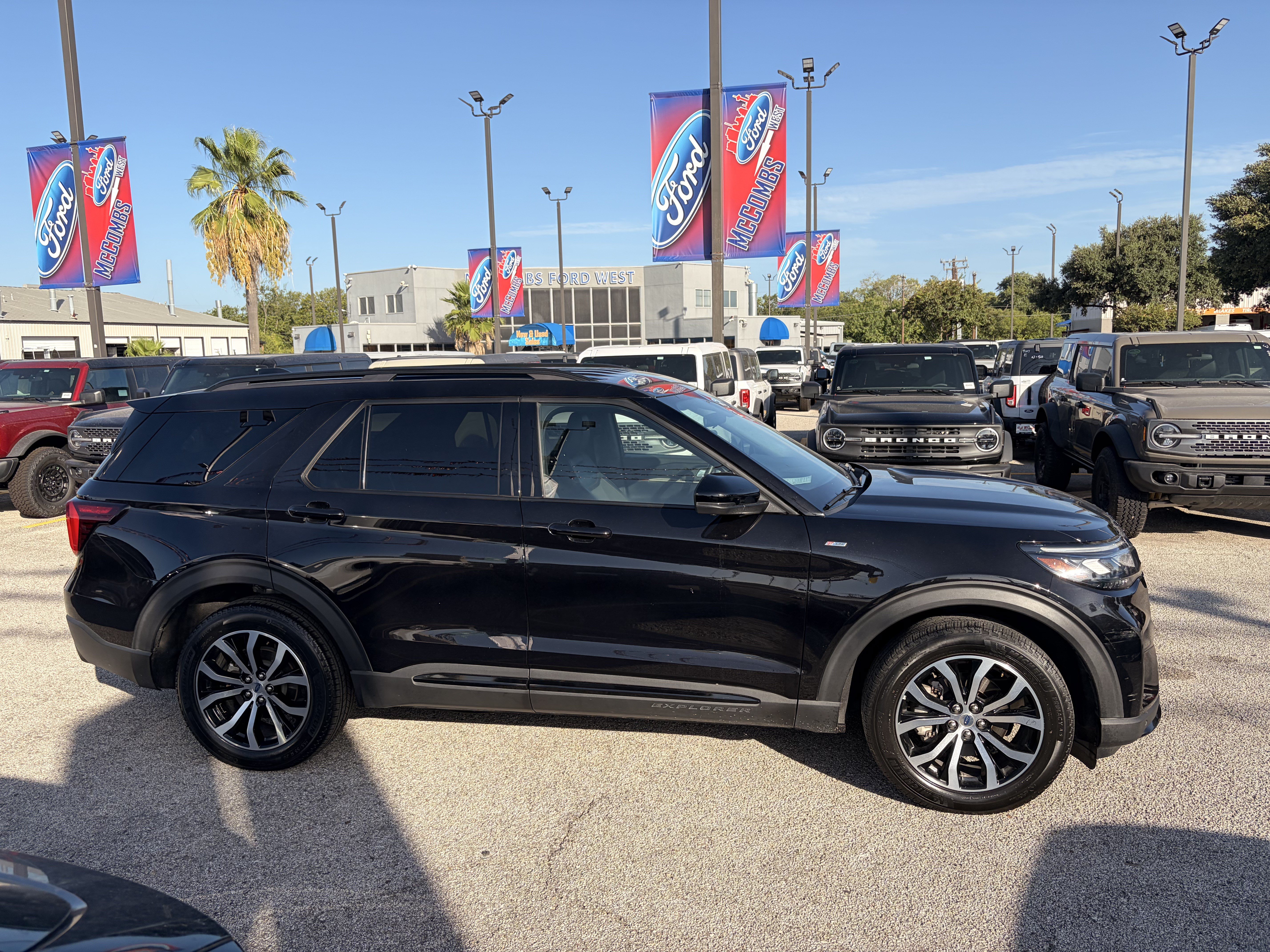 Certified 2025 Ford Explorer ST-Line AWD/4WD image 2