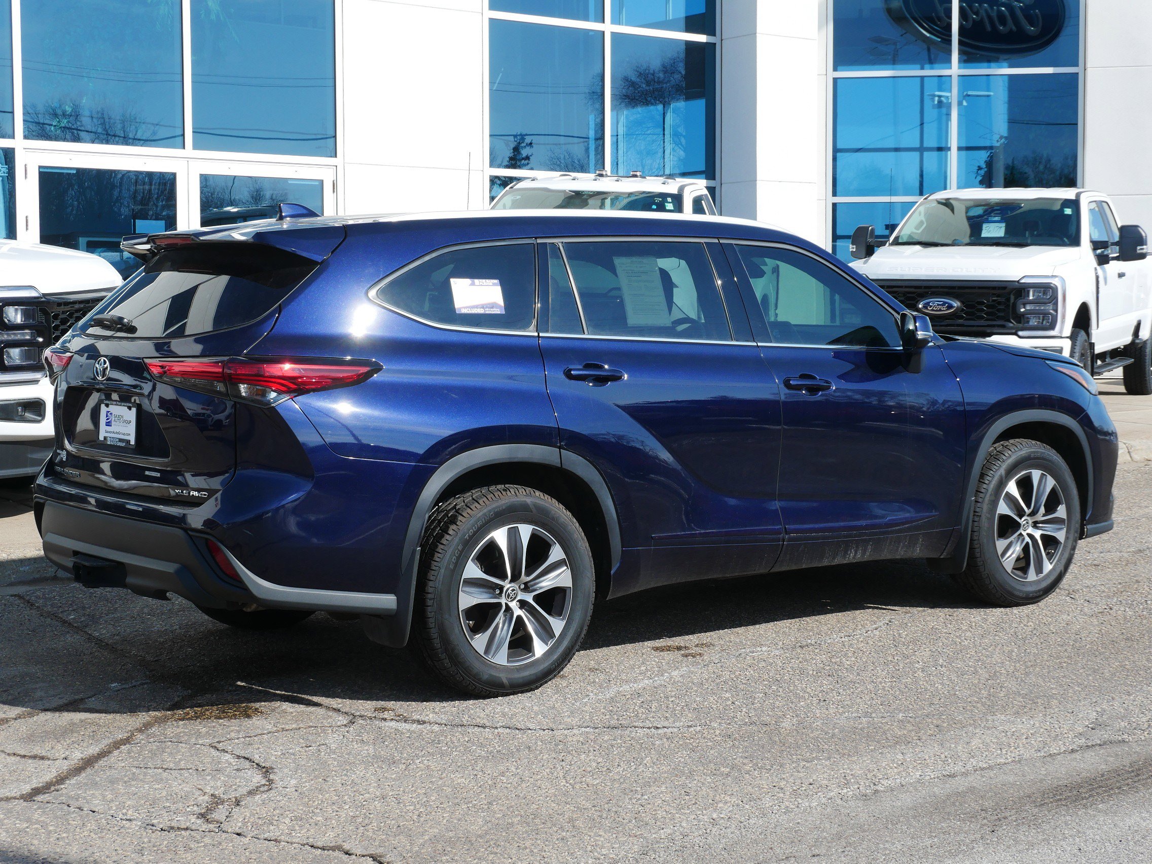 Used 2022 Toyota Highlander XLE video 3