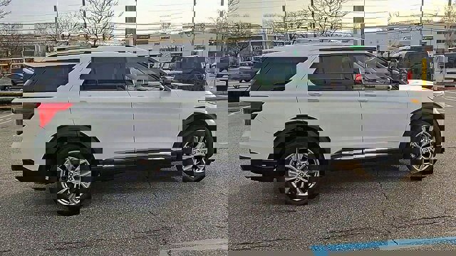 Certified 2022 Ford Explorer Limited w/ Equipment Group 301A image 10