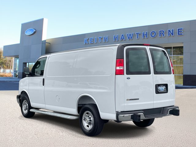 Used 2025 Chevrolet Express 2500 w/ Driver Convenience Package RWD image 4